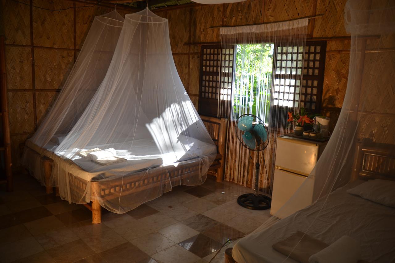 Bamboo Beach Resort Puerto Galera Buitenkant foto