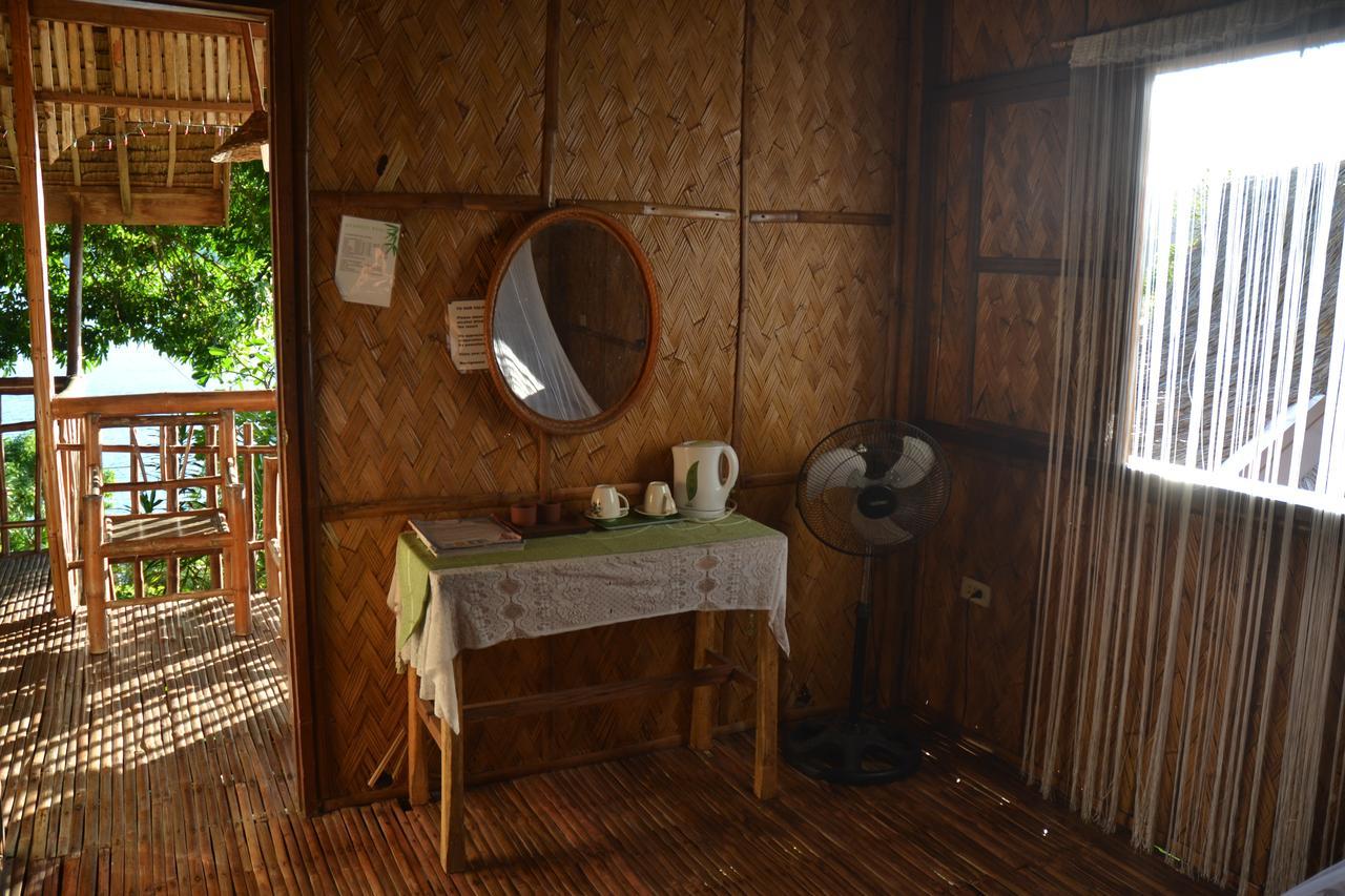 Bamboo Beach Resort Puerto Galera Buitenkant foto