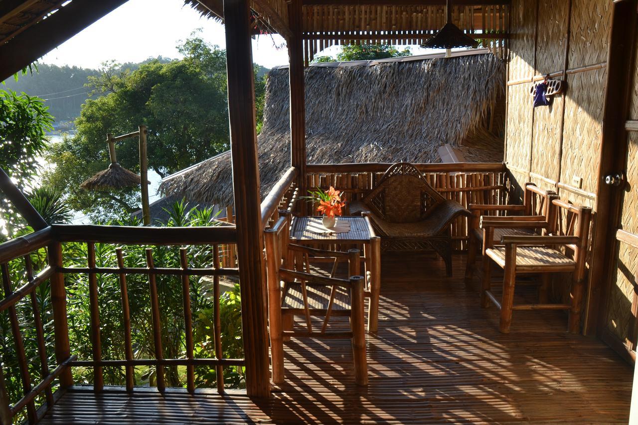 Bamboo Beach Resort Puerto Galera Buitenkant foto